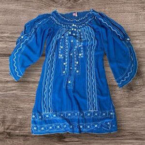 Maui Enchantress off-the-shoulder Blue and White Embroidered‎  Cover-up Sz M